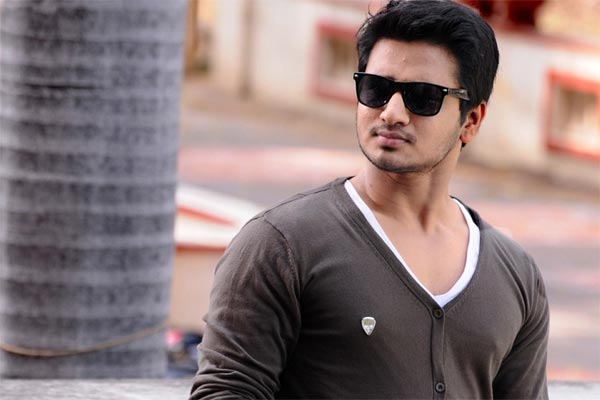 nikhil,director anandh,amala movie,horror jonar  నిఖిల్ లవర్ తెలిసిపోయిందోచ్!